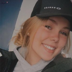 Meet your Posher, Brooke